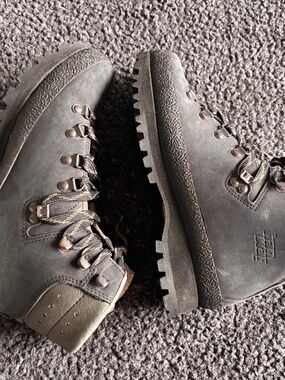 New Hanwag Premium Leather Hiking Boots (Vibram Sole) - Size EU 37